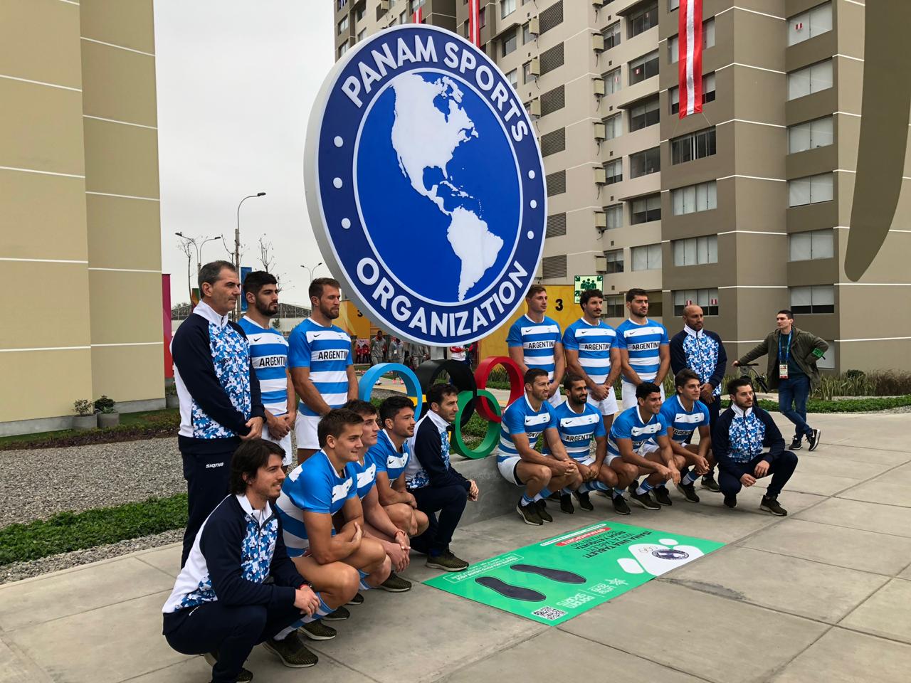 La escultura del logo de Panam Sports es uno de los más visitados por los deportistas.