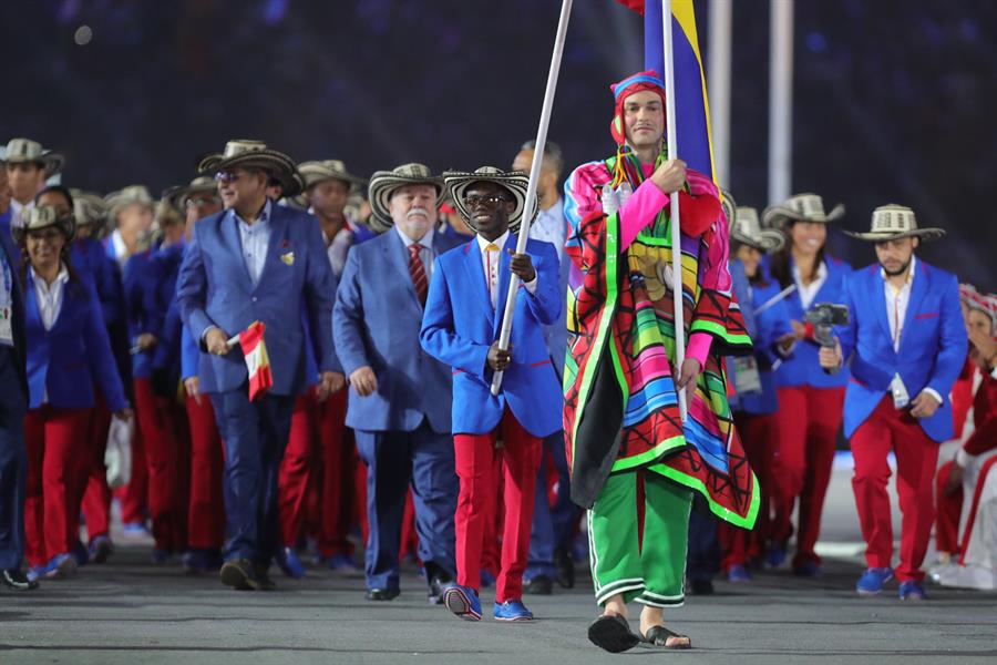 Delegación de Colombia, liderada por el boxeador Yuberjen Martínez, quien fue el abanderado de nuestro país.