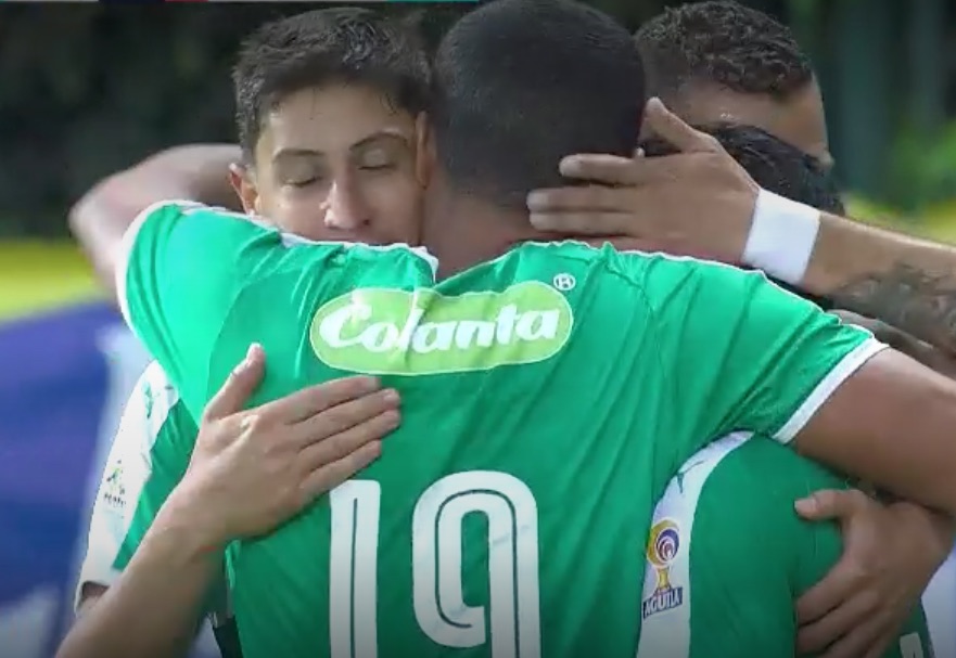 Jugadores de La Equidad festejando el primer gol.