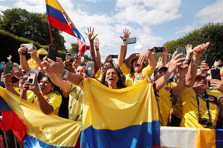 Los fanáticos colombianos en París.