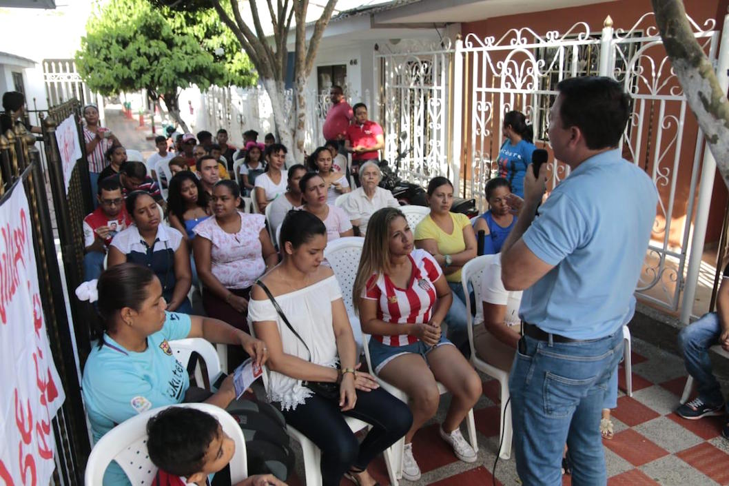 El candidato exponiendo sus planes de gobierno.