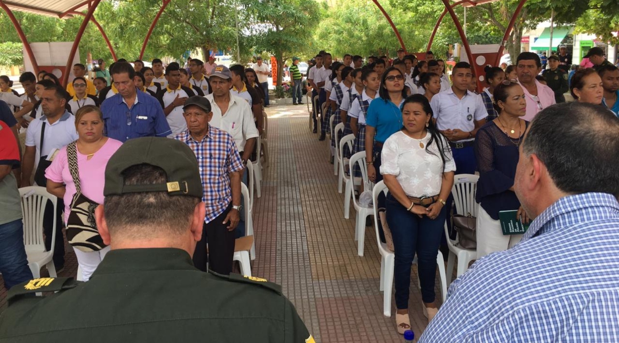 Público asistente a la campaña en la Plaza de Sabanalarga.