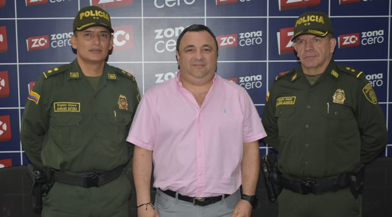 Jairo Cassiani. General Mariano Botero, comandante de la Regional Número 8; Yesid Turbay, Jefe de la Oficina Para la Seguridad y Convivencia Ciudadana del Distrito de Barranquilla; y el general Ricardo Alarcón, nuevo comandante de la Policía Metropolitana.