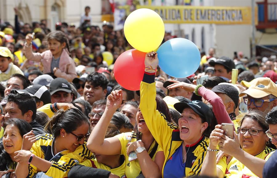 Egan llegó a la plaza en medio de una calle de honor que le armaron los zipaquireños.