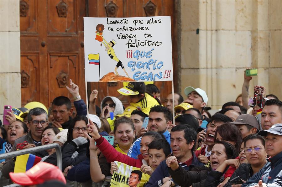 Los asistentes en la plaza central de Zipaquirá.