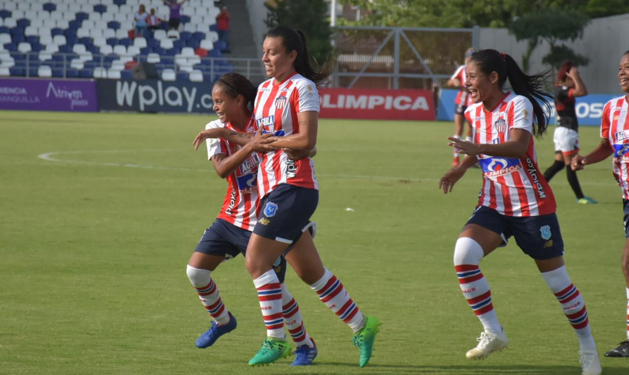 Es el tercer gol de Yoreli Rincón con las Tiburonas.