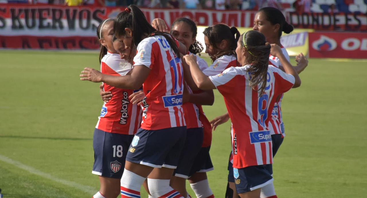 Yoreli fue abrazada por todas sus compañeras.