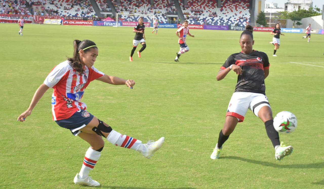 La venezolana Karla Torres generando peligro 