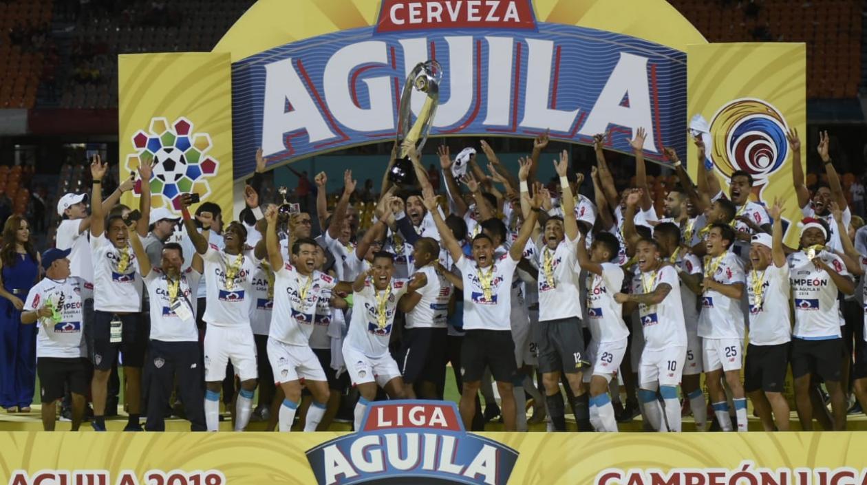 Zona Cero Junior festeja su octavo título tras vencer a Deportivo Independiente Medellín.