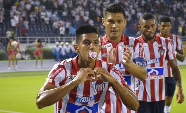 David Murillo celebra su gol con sus compañeros.
