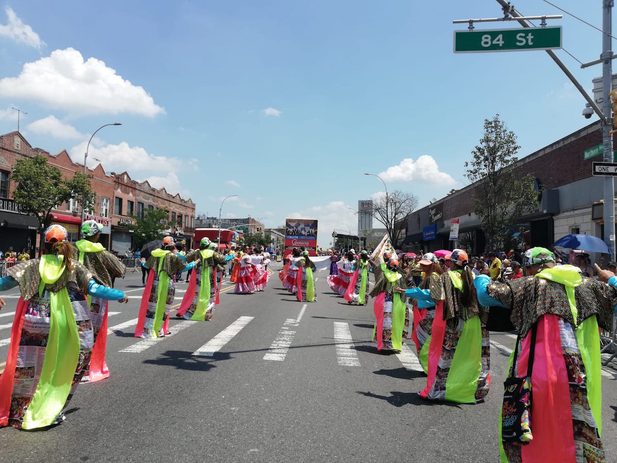 Los monocucos en escena por las calles de NY.