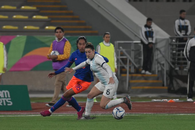 Las argentinas salieron en búsqueda del empate.