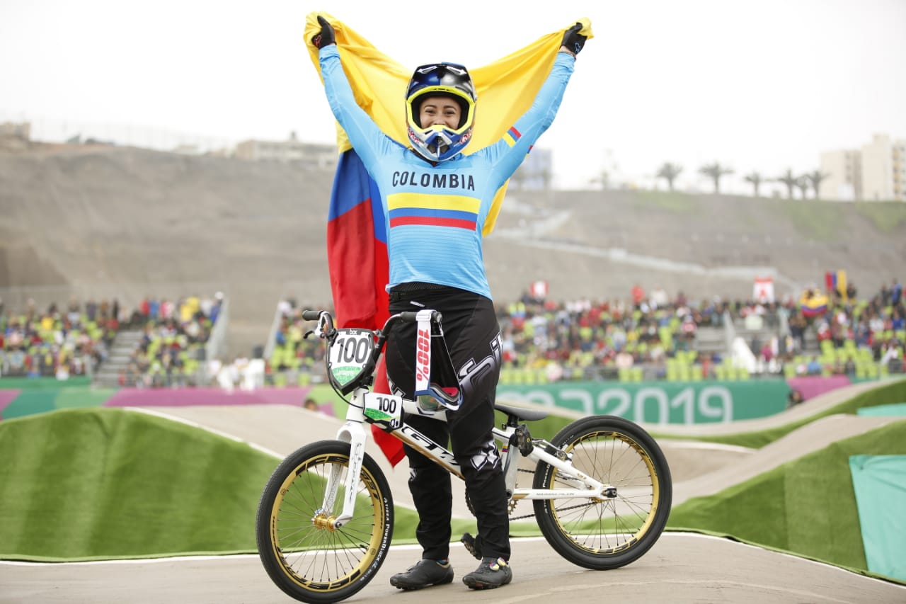 La celebración de Mariana Pajón.