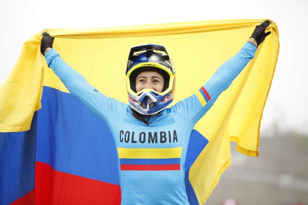 La celebración de Mariana Pajón.
