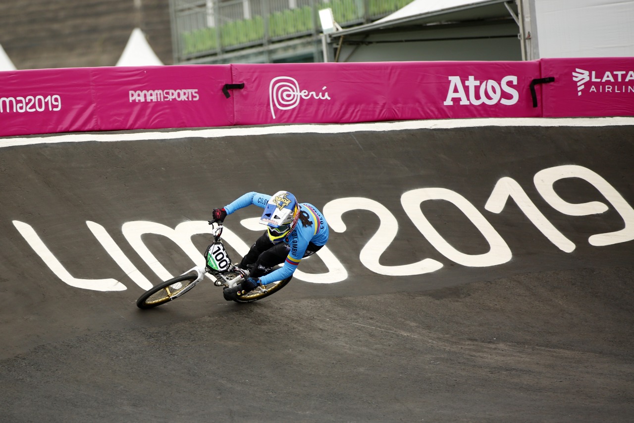 La piloto de BMX sacó a relucir toda su categoría y potencia de piernas en la final.