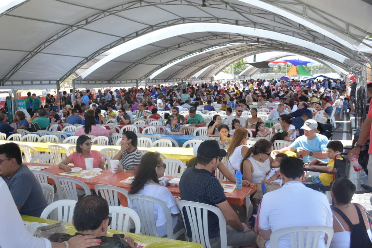 Lleno total en el Gran Malecón del Río.