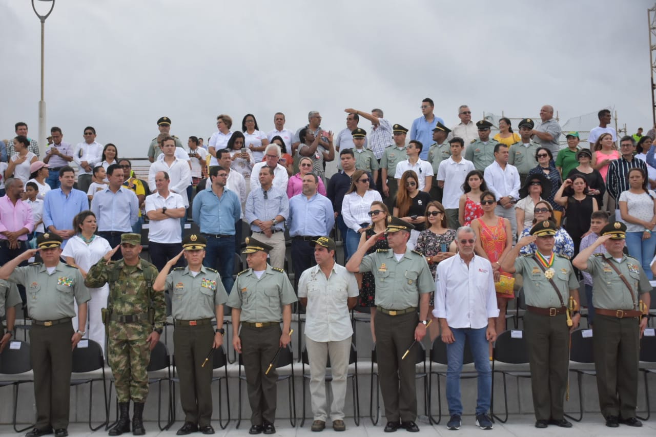 Tribuna principal en la transmisión de mando de la Policía.