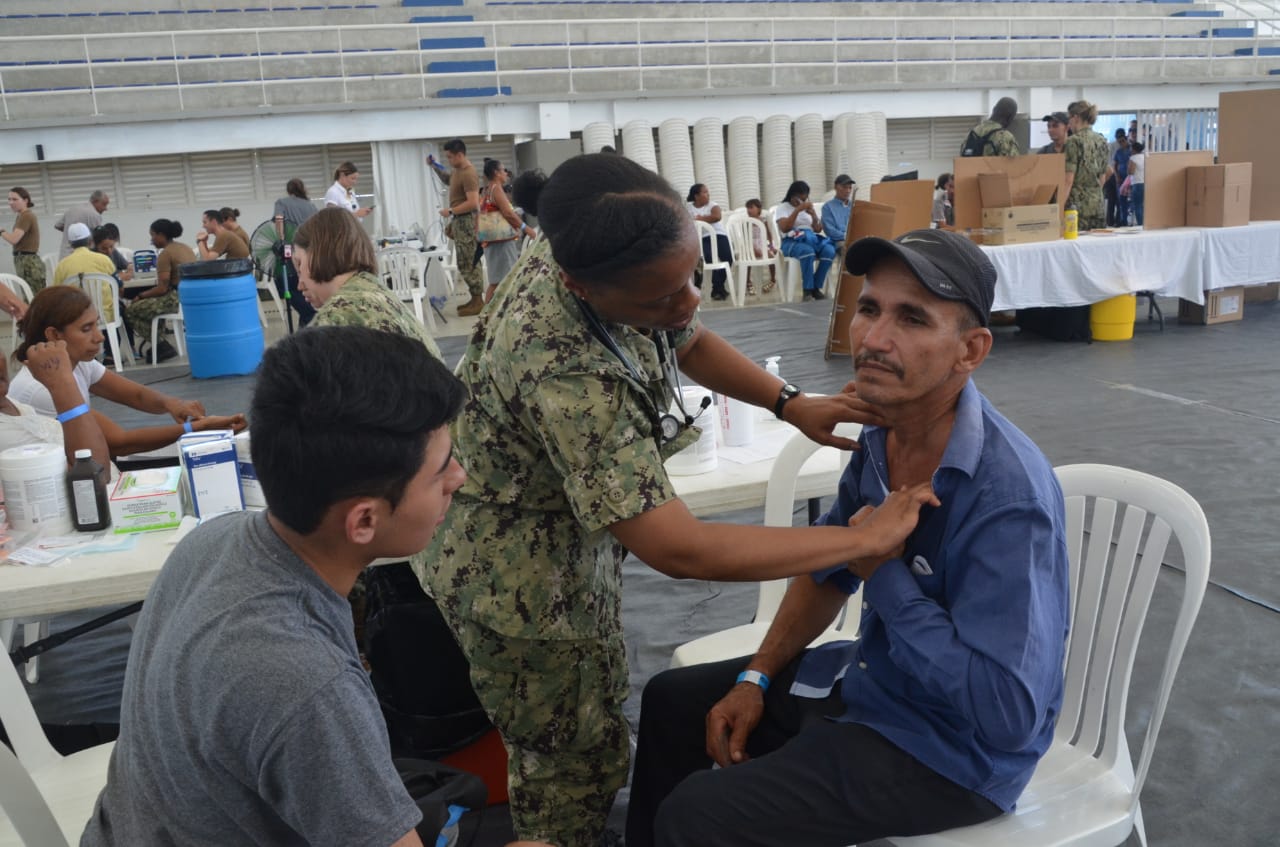 Atención a pacientes en el Coliseo Mayor.