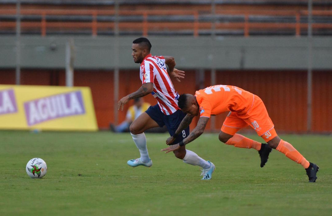 Freddy Hinestroza superando la marca de Arley Rodríguez.