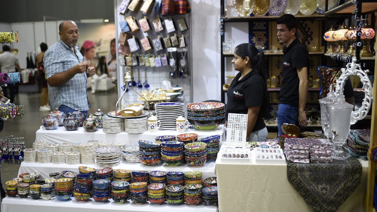 Las artesanías también hacen parte de la feria.