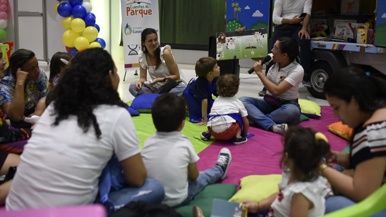 Niños participando en actividad especialmente hecha para ellos.