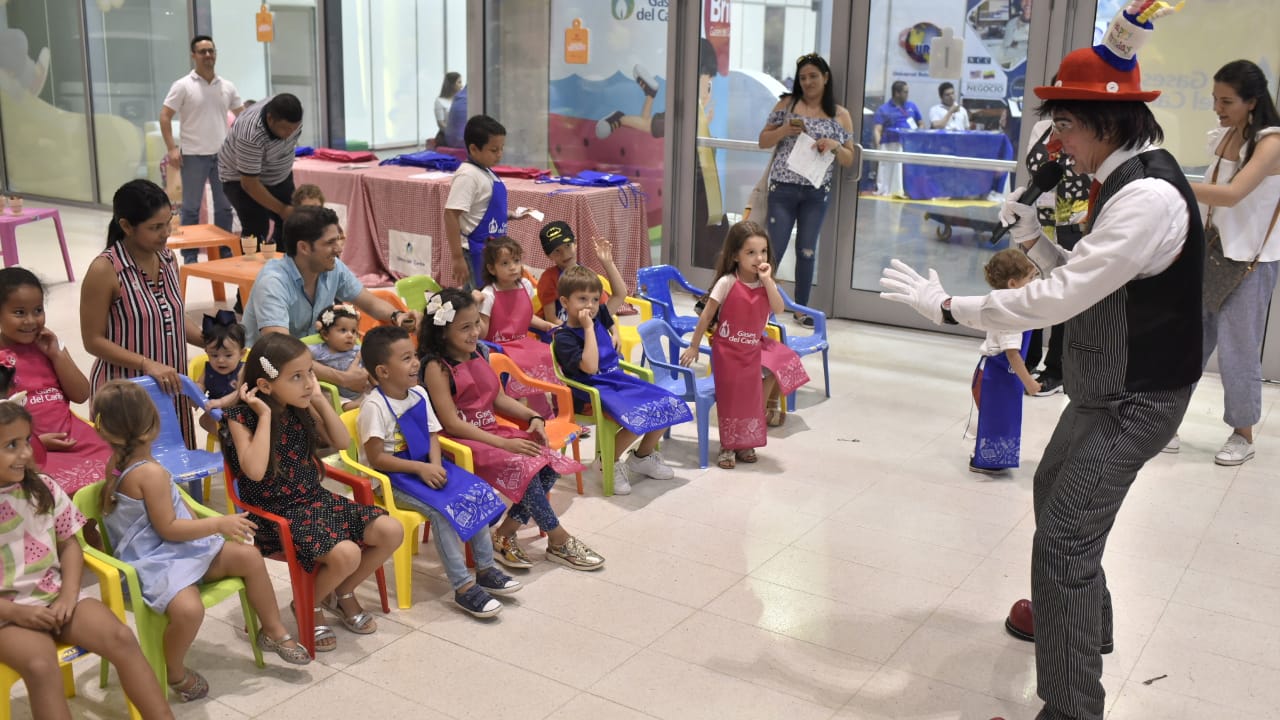 Niños disfrutando de las actividades.