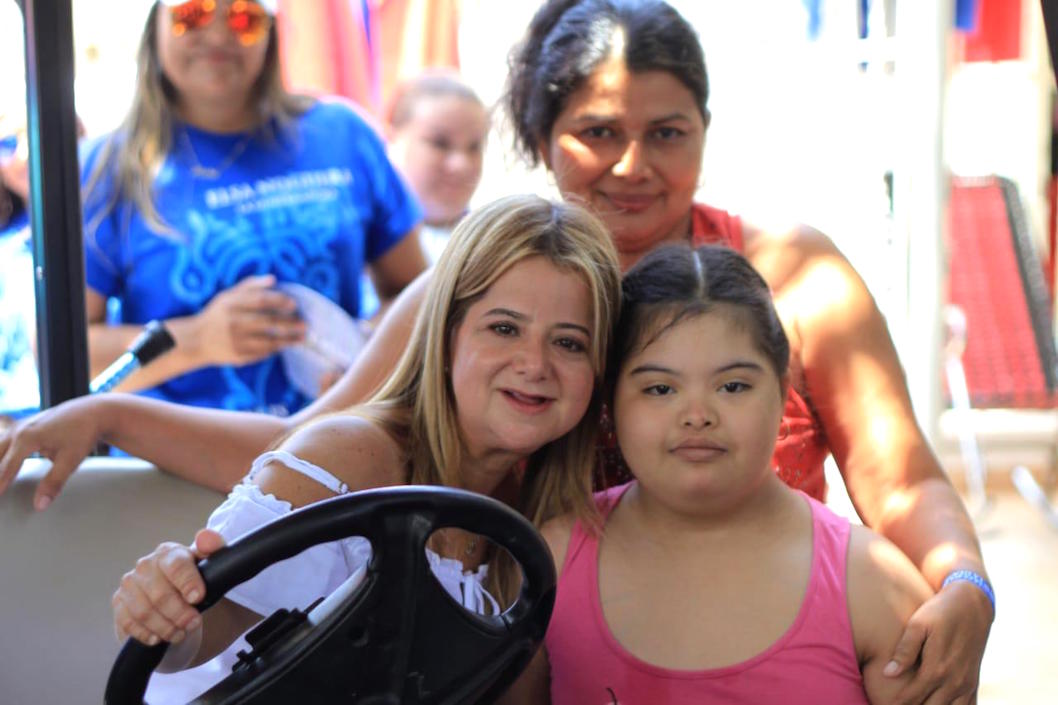 La aspirante anunció atención especial para la población con discapacidad.