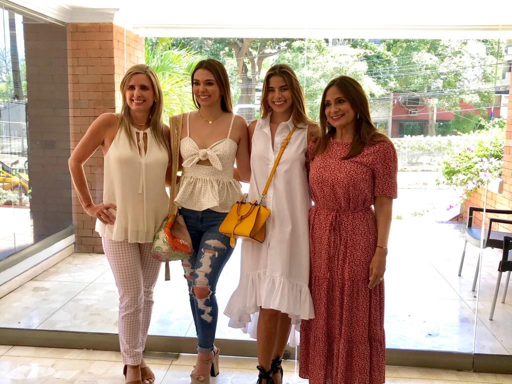 Las exreinas del Carnaval María José Vengoechea, Carolina Segebre, Cristina Felfle y Maribel Fernández De Castro.