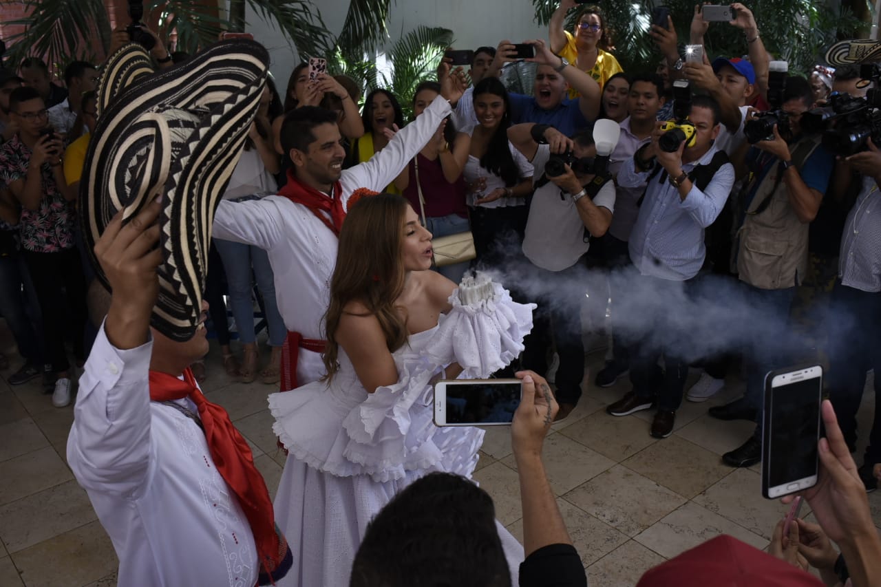 Isabella finalizó su baile apagando una vela.