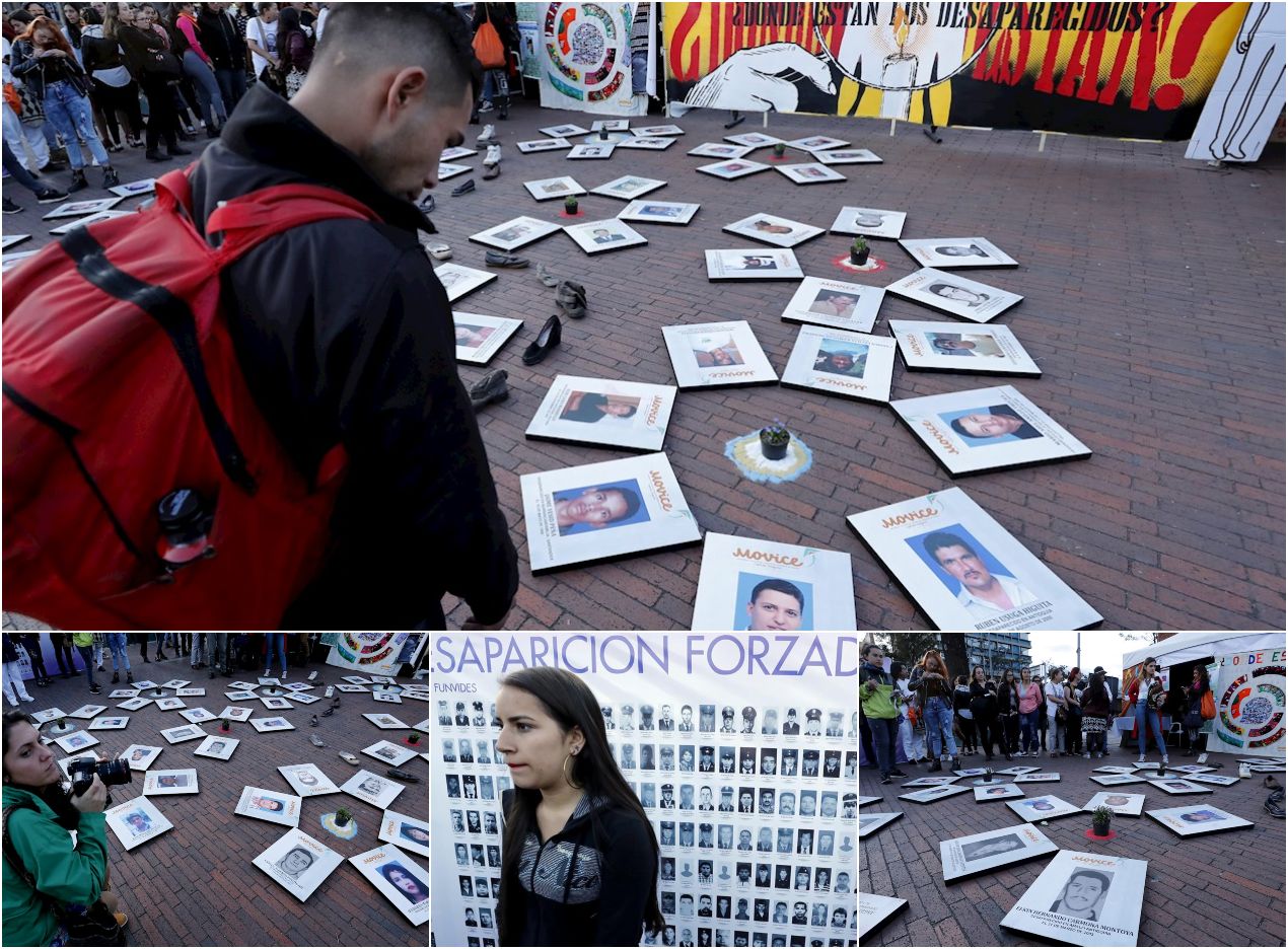 EFE/Mauricio Dueñas Castañeda Asistentes observan fotografías durante la conmemoración del Día Internacional de las Víctimas de Desapariciones Forzadas, este viernes en Bogotá (Colombia).