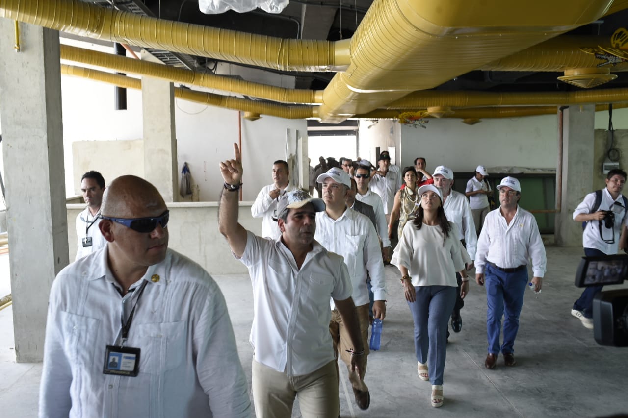 El Alcalde de Barranquilla, Alejandro Char; el Presidente de la República, Iván Duque y la Alta Consejera para las Regiones, Karen Abudinen.