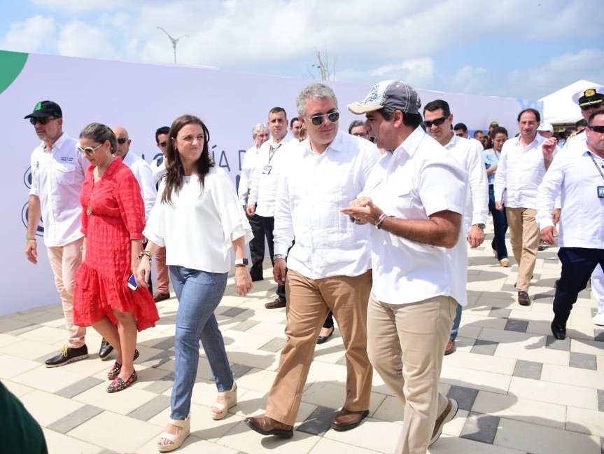 Prensa Alcaldía Alcalde Char, Presidente Duque y Karen Abudinen en el acto de este lunes en el Malecón del Río.