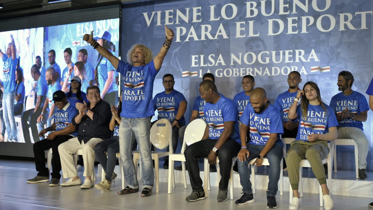 Carlos 'el Pibe' Valderrama fue uno de los ovacionados por el público.