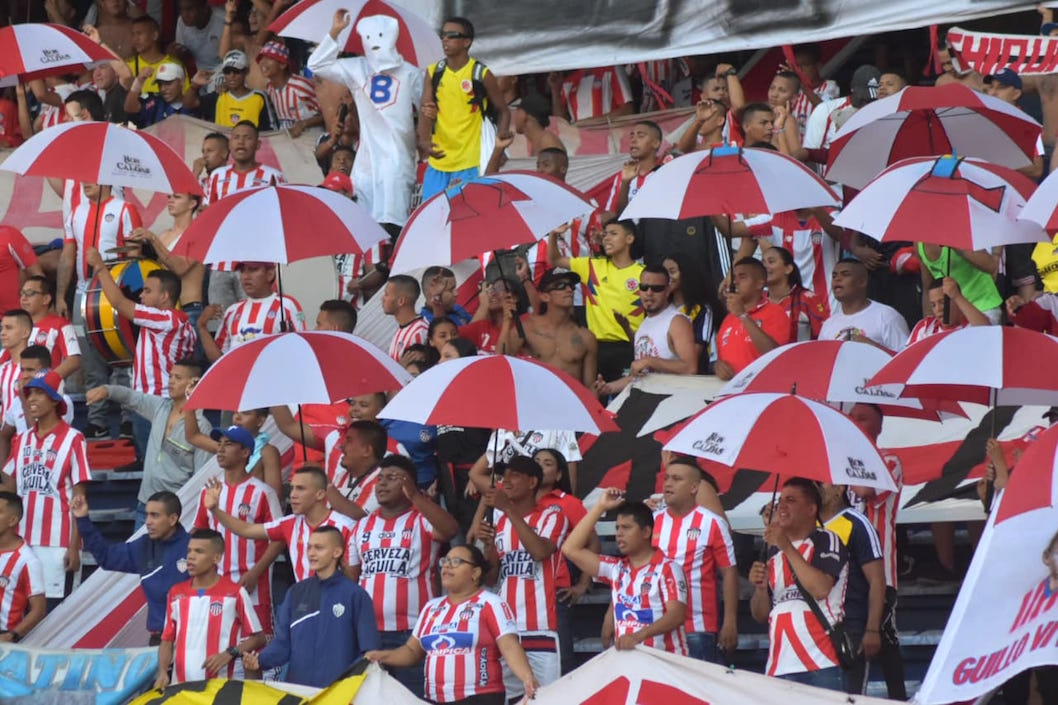 La afición apoyando a los 'tiburones'.