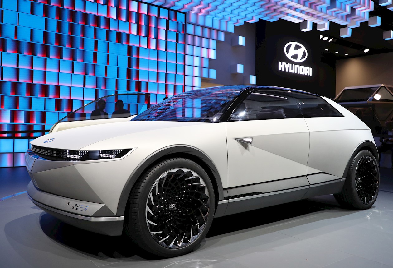 El concept car Hyundai Hyundai 45 está en exhibición en el Salón Internacional del Automóvil (IAA) en Frankfurt, Alemania.