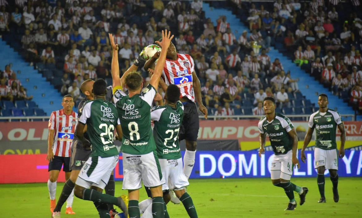 Germán Mera intentando en juego aéreo.