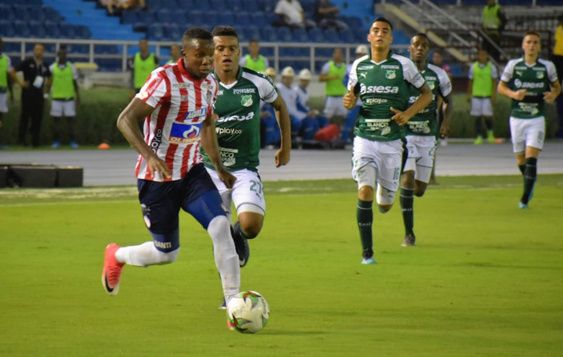 Daniel Moreno en jugada ofensiva.