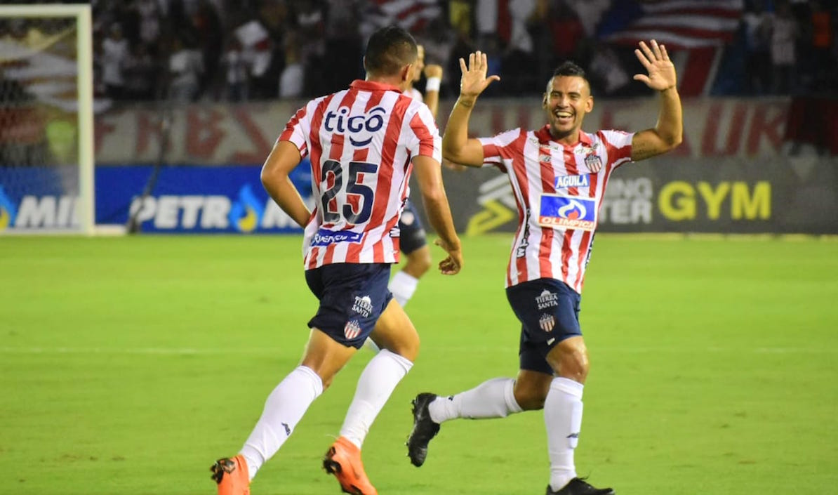 Celebración de la apertura del marcador por parte de Stiwart Acuña.