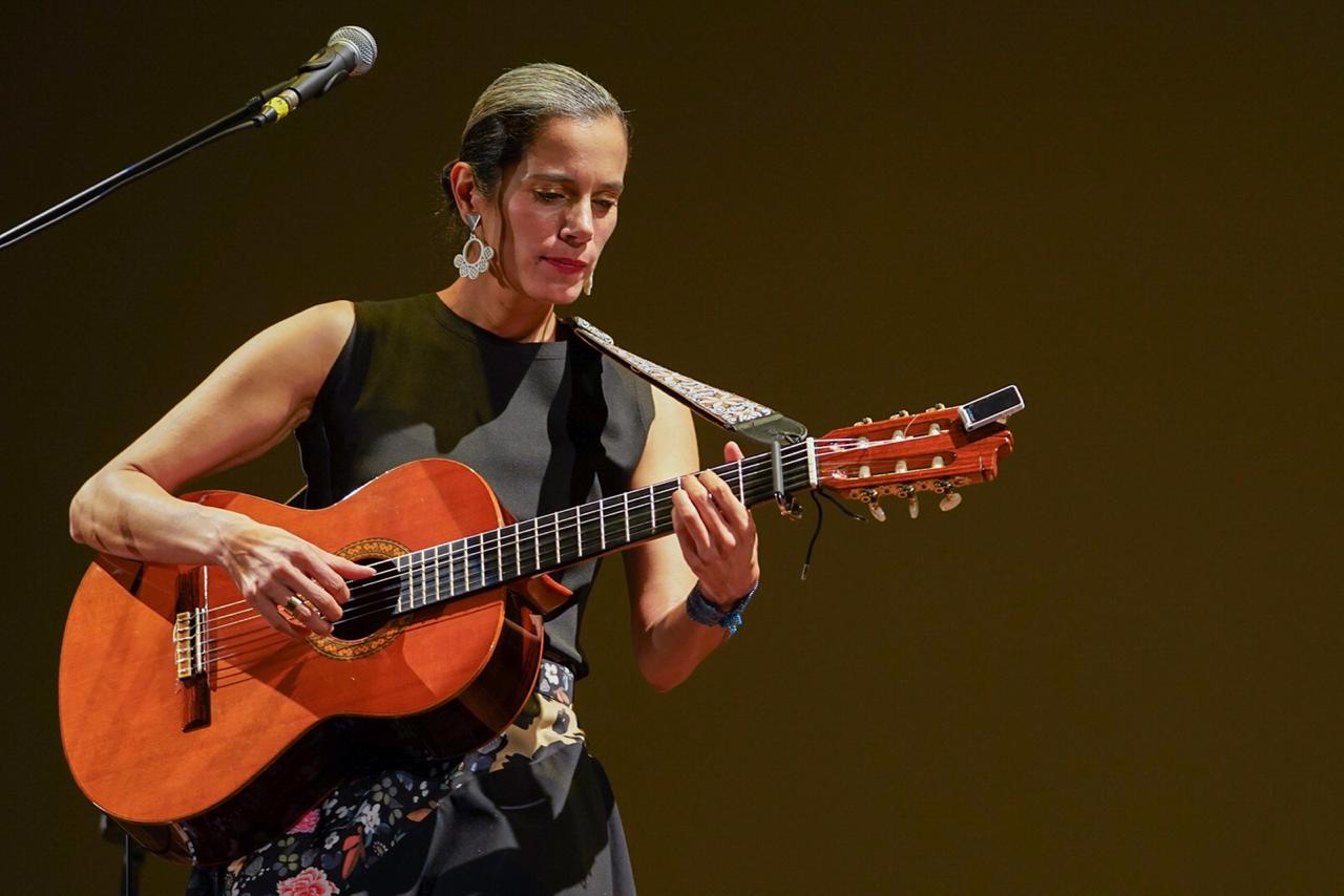 La cantante Mónica Giraldo en la inauguración.