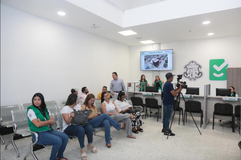 Sala de espera en la oficina de atención.