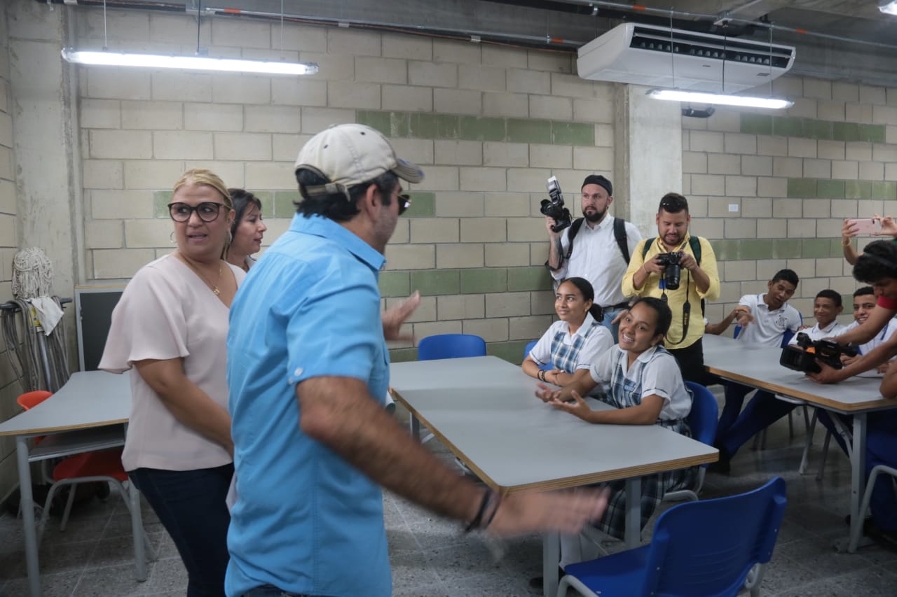 La secretaria de Educación, Bibiana Rincón y el Alcalde Alejandro Char.