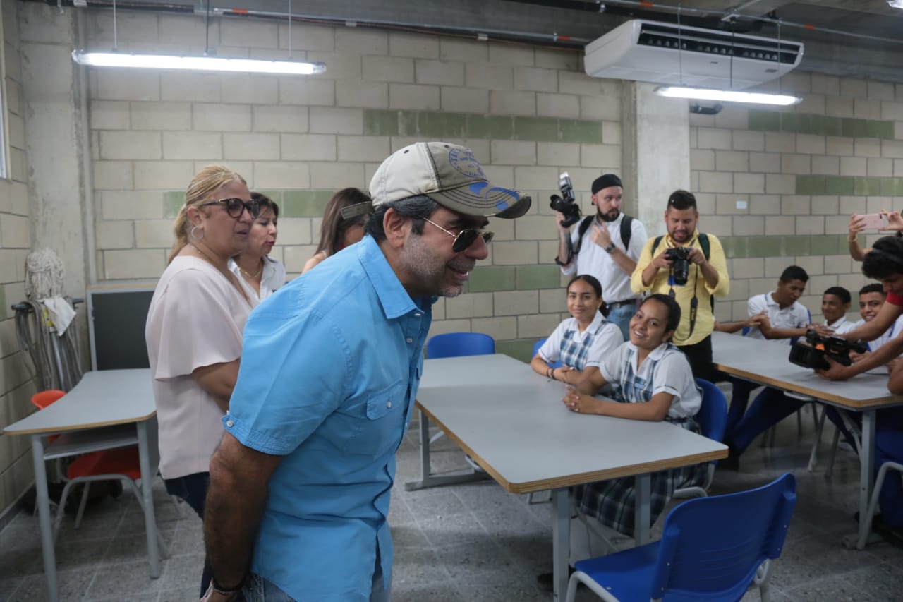 La secretaria de Educación, Bibiana Rincón y el Alcalde Alejandro Char.