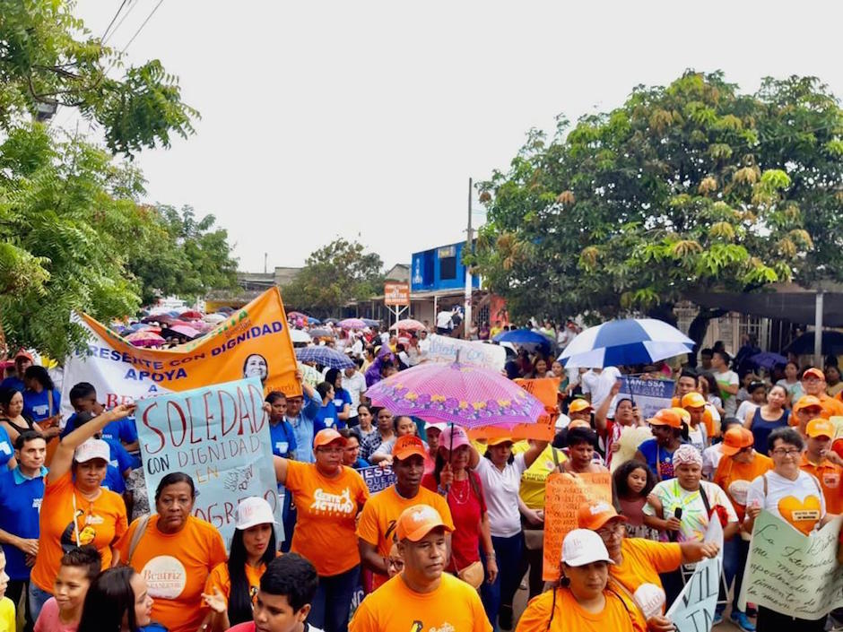 Durante el recorrido la candidata recibió amplio respaldo ciudadano.