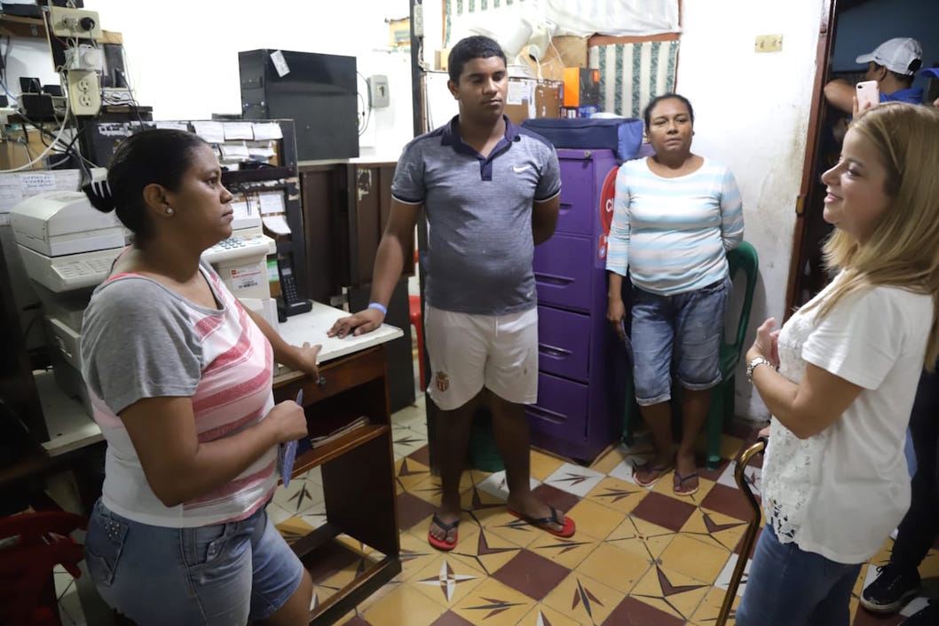 La aspirante a la Gobernación del Atlántico explicando sus propuestas.