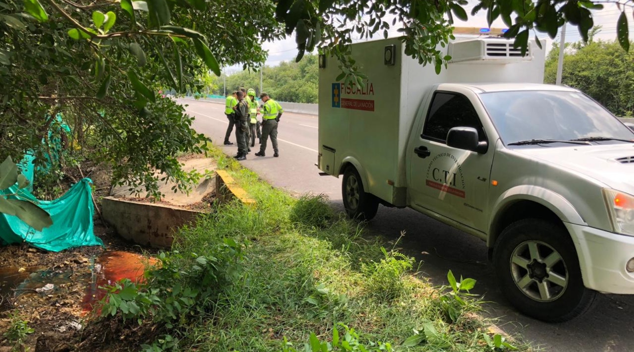 Luis Carlos Narváez Narváez y Leonel Andrés Cadena Rodríguez fueron encontrados muertos en este arroyo en la vía que de Las Flores conduce al corregimiento La Playa.