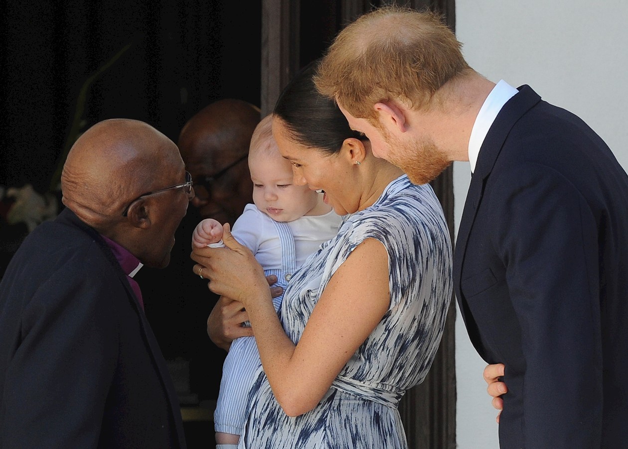 Encuentro entre los duques de Sussex y el novel sudafricano Desmond Tutu.