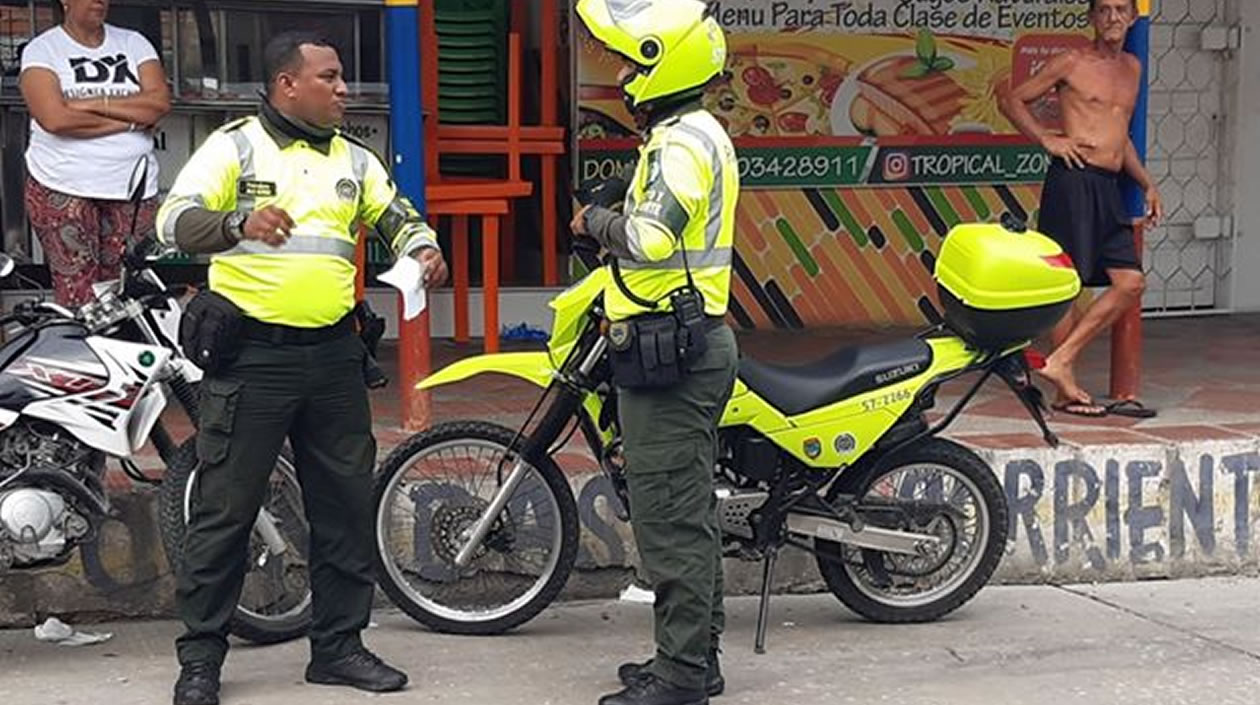 Cortesía. Policías de tránsito en la inspección del accidente.