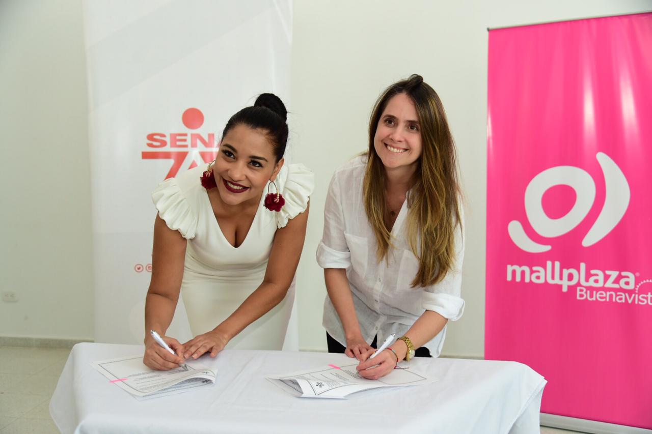 Jacqueline Rojas (directora del SENA Atlántico) y Cristina Serrano (gerente de Asuntos Corporativos de Mallplaza Buenavista).