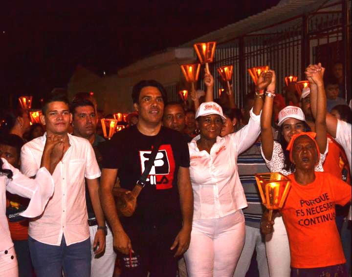 Beatriz Barraza recibiendo el respaldo soledeño.