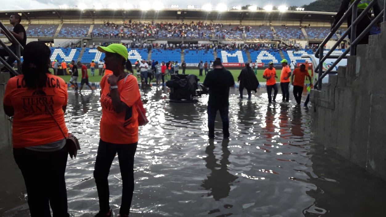 Así quedó el ingreso a zona mixta y camerinos.